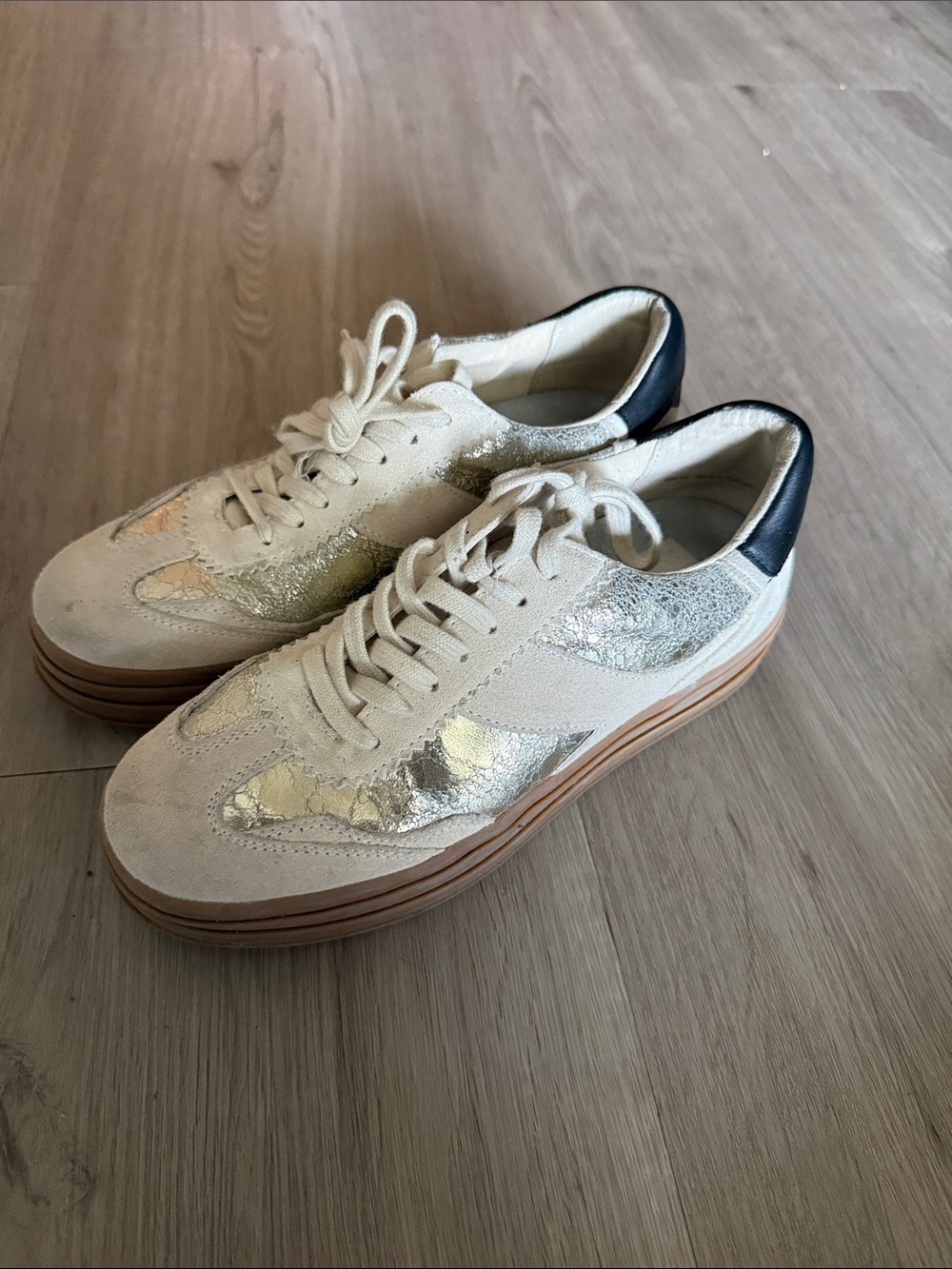 Dolce Vita Womens Cream and Silver Platform Sneakers